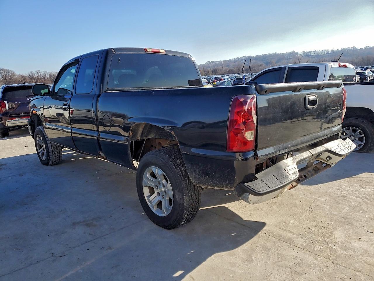 2003 Chevrolet Silverado K1500 - Фото 2