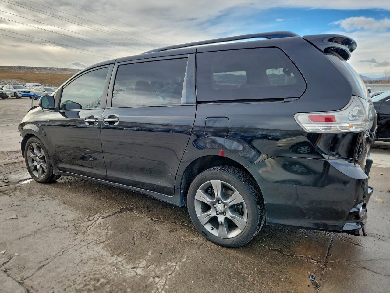 2016 Toyota Sienna Se - Фото 2