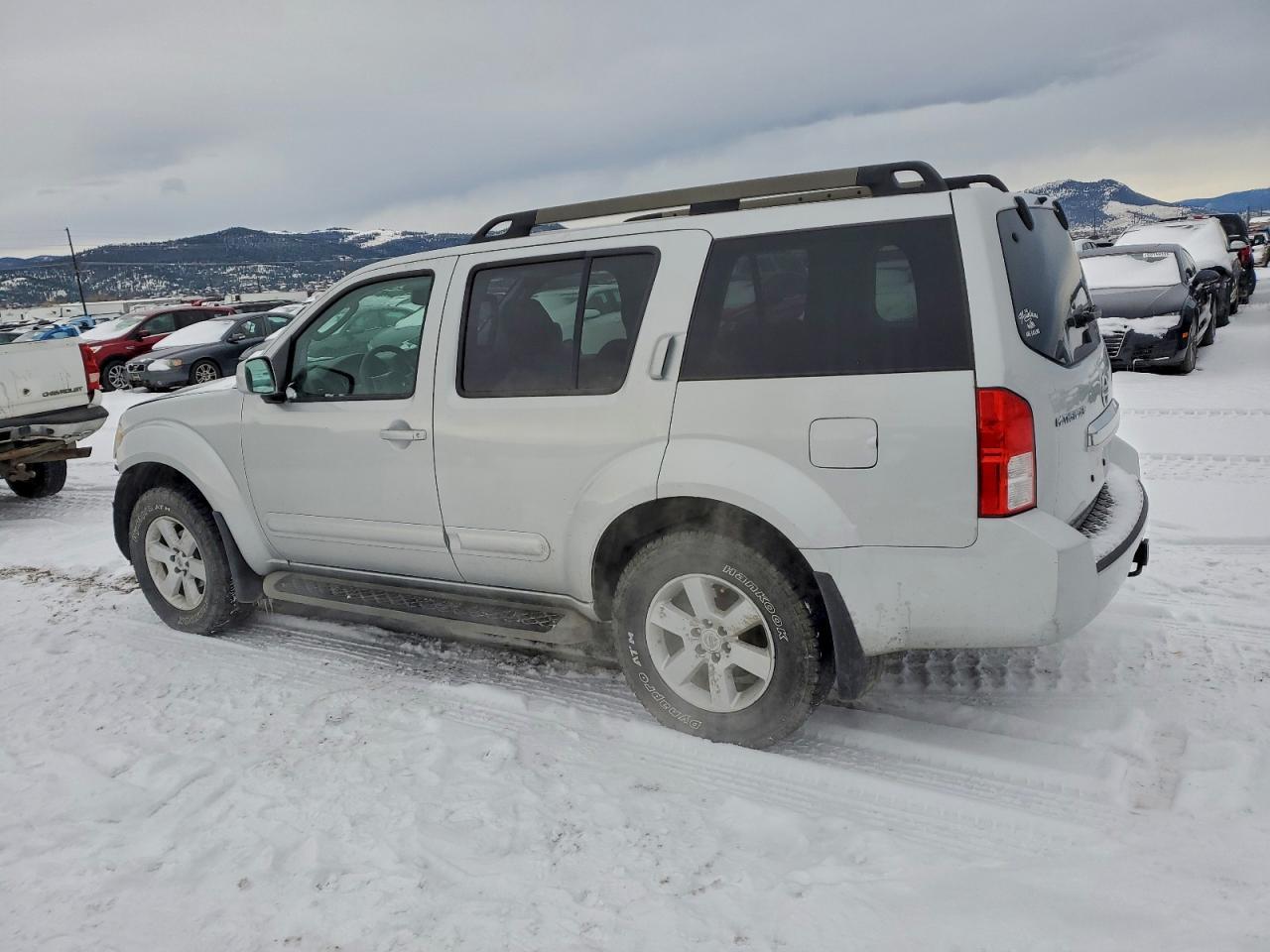 2011 Nissan Pathfinder S - Фото 2