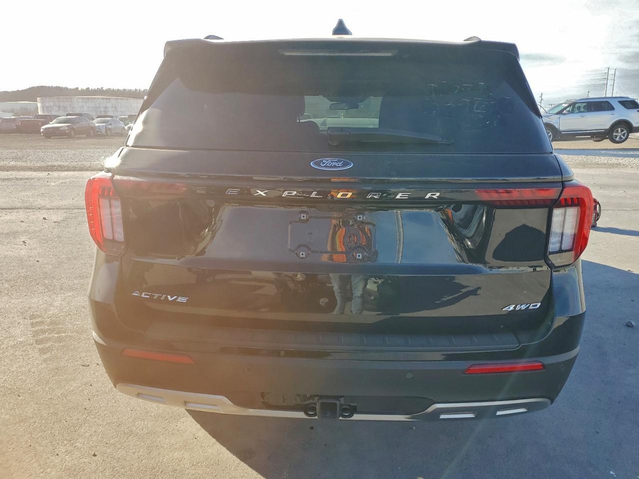 2025 Ford Explorer Active - Image 6