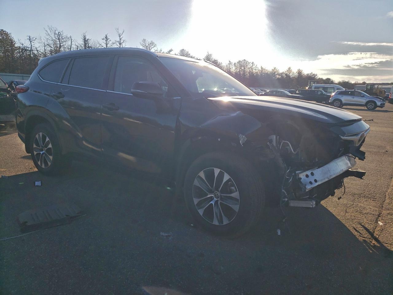 2021 Toyota Highlander Xle - Image 4