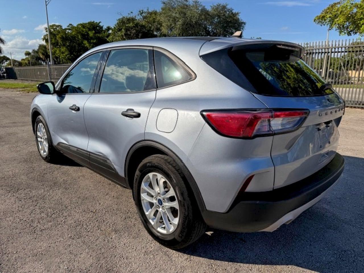 2022 Ford Escape S - Фото 2