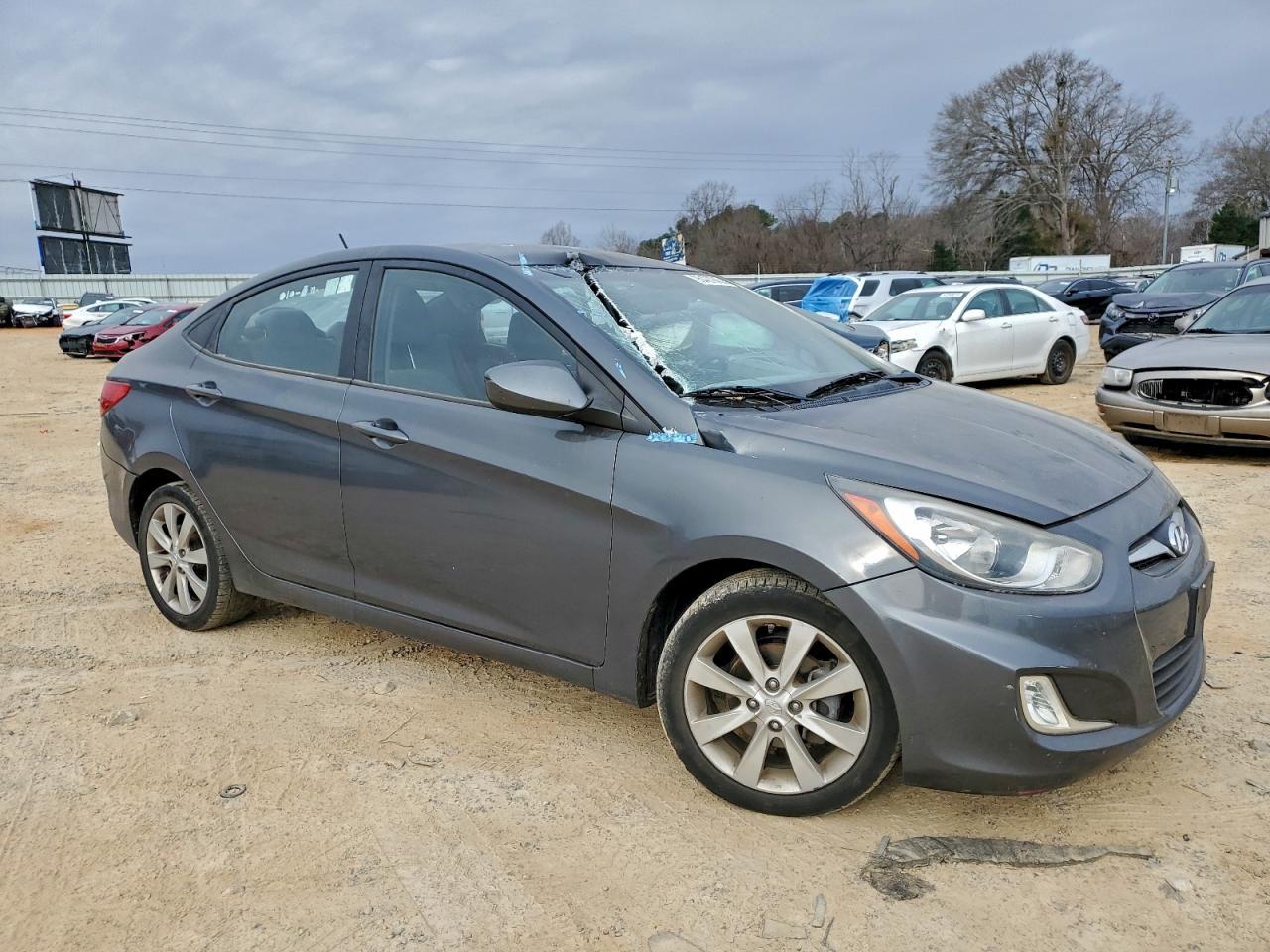 2012 Hyundai Accent Gls - Image 4