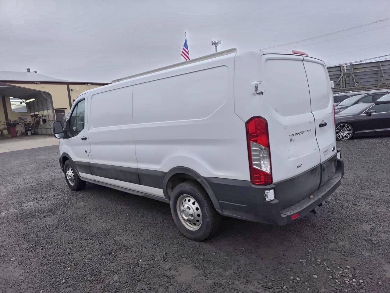 2022 Ford Transit T-250 - Фото 2