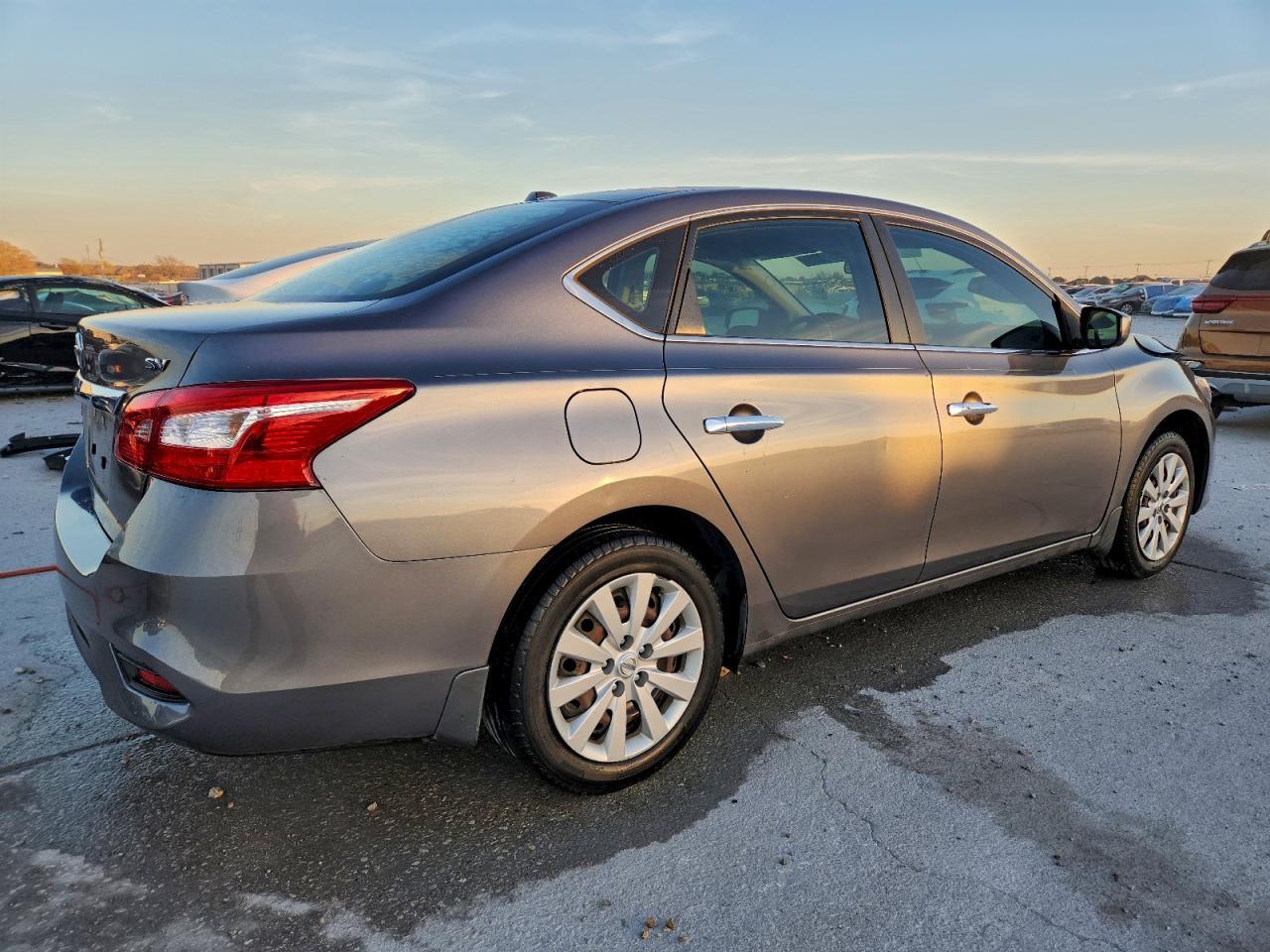 2017 Nissan Sentra S - Фото 3