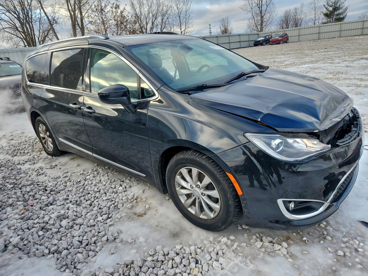 2018 Chrysler Pacifica Touring L Plus - Image 4