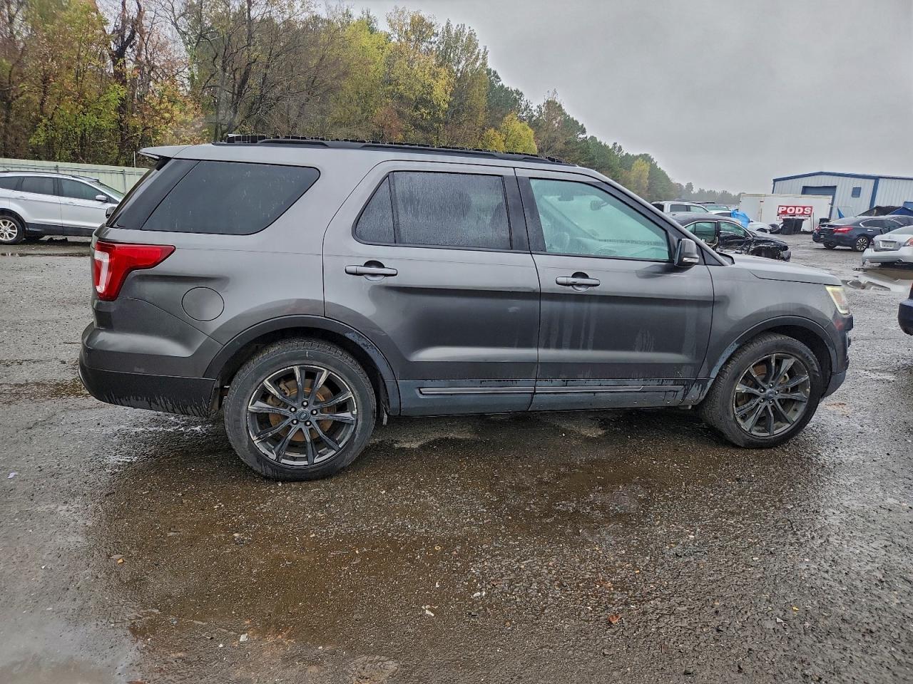 2017 Ford Explorer Xlt - Image 3