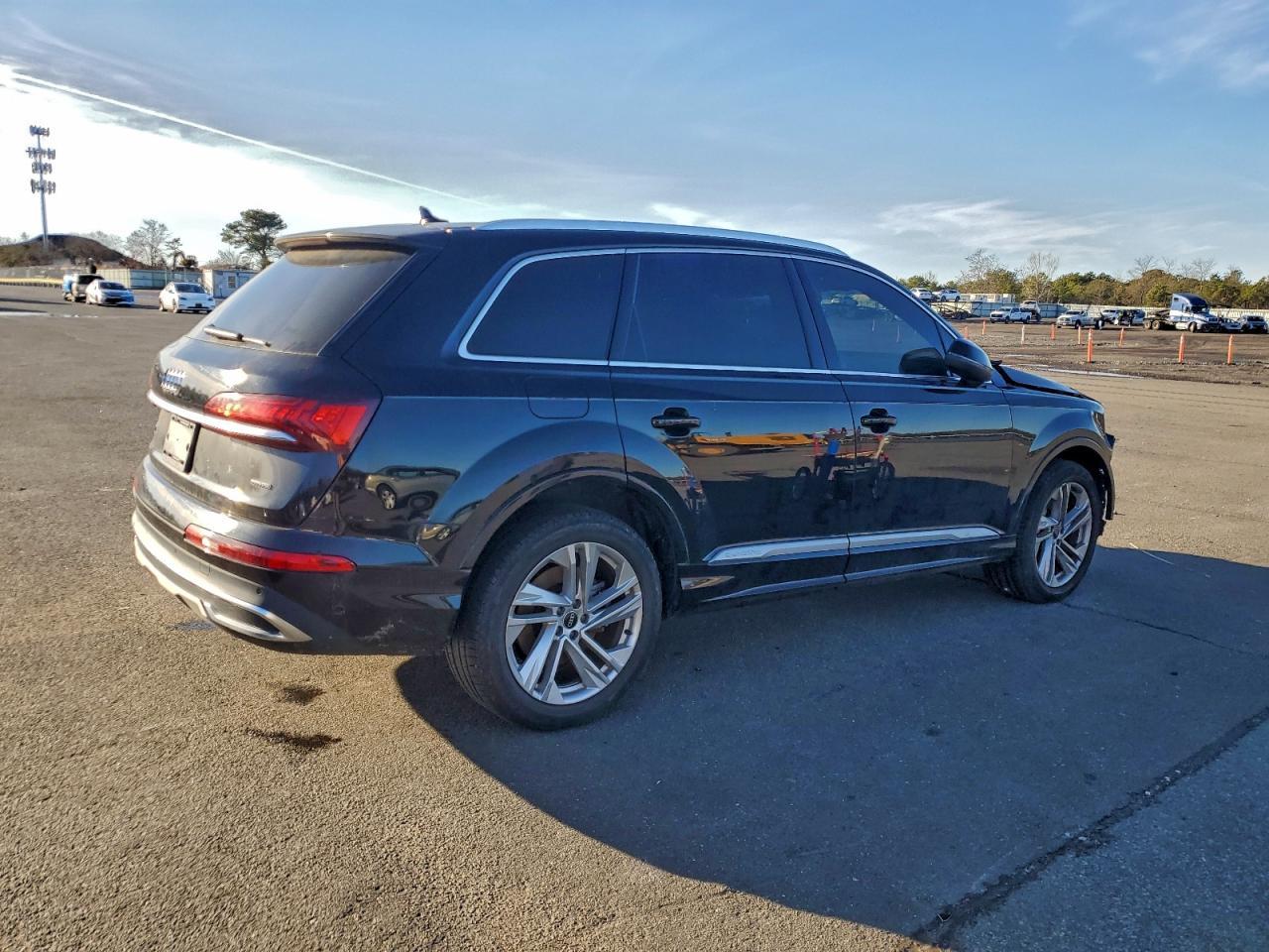 2021 Audi Q7 Premium Plus - Image 3