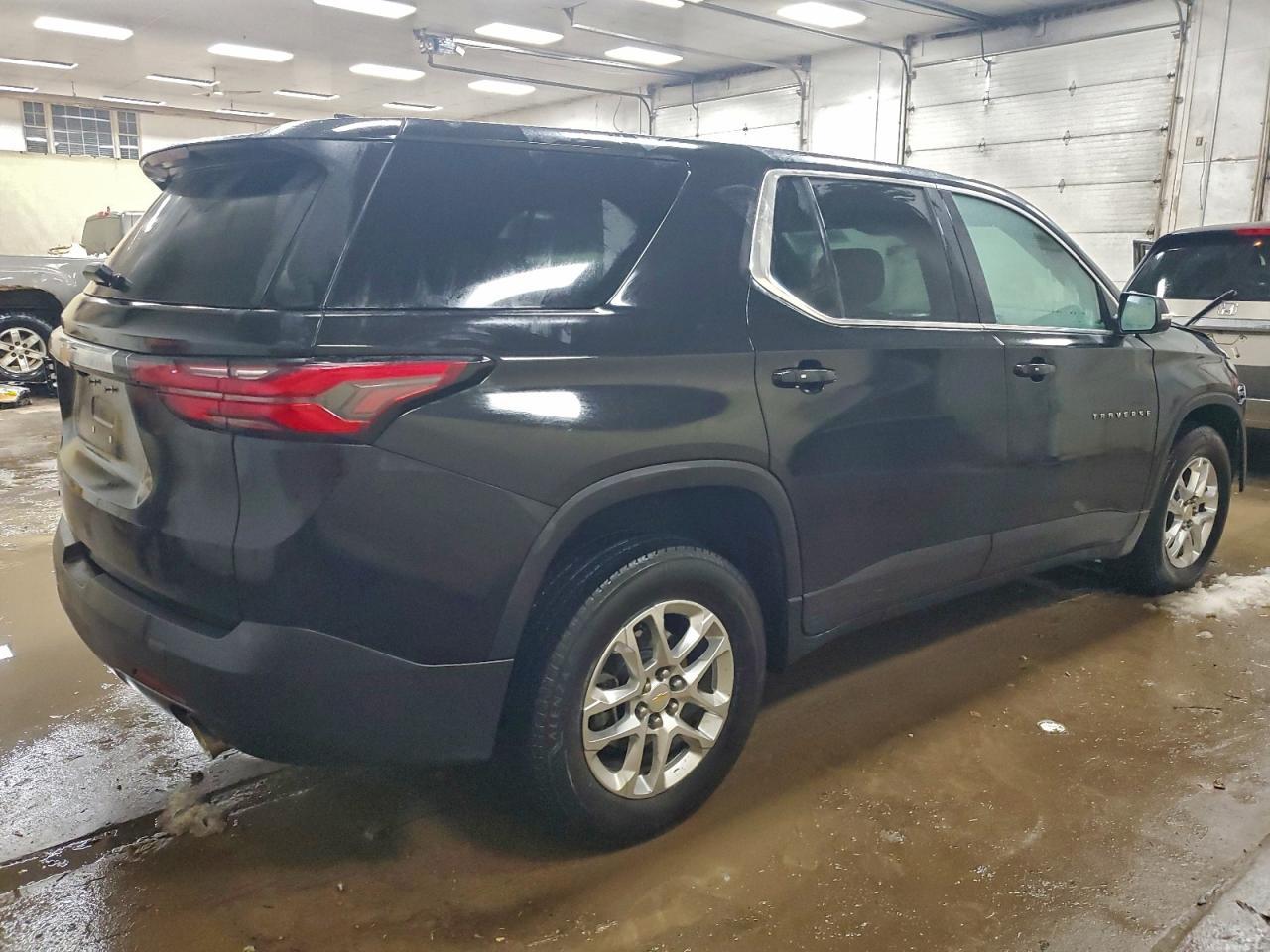 2023 Chevrolet Traverse Ls - Image 3