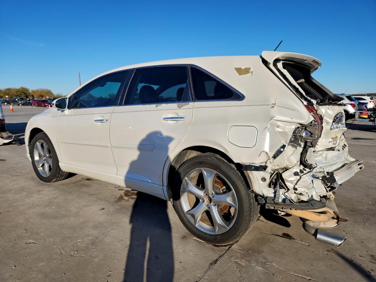 2014 Toyota Venza Le - Image 2