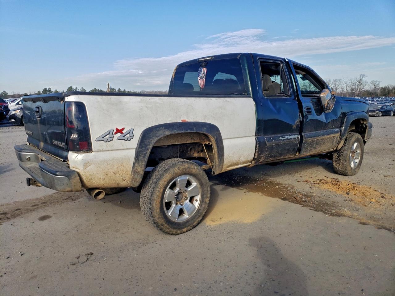 2004 Chevrolet Silverado K1500 - Image 3