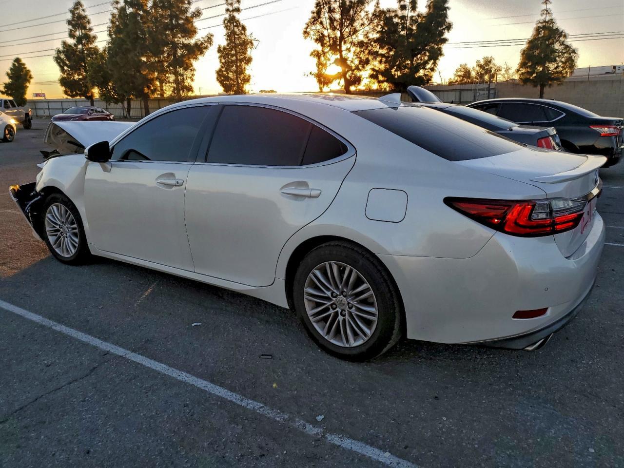 2016 Lexus Es 350 - Фото 2