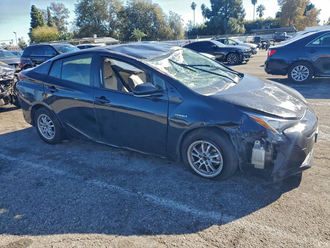 2017 Toyota Prius Two - Фото 4