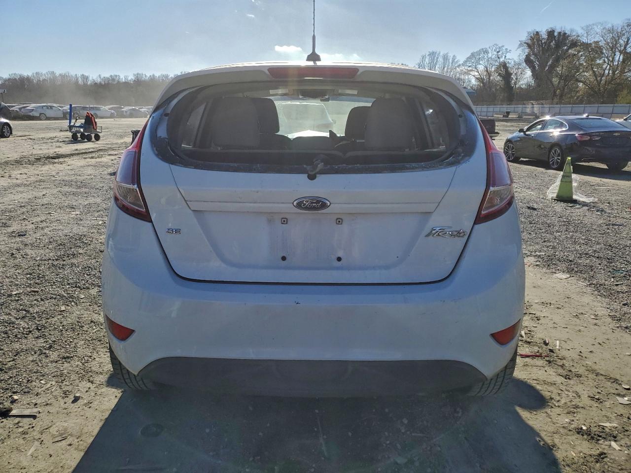 2014 Ford Fiesta Se - Фото 6
