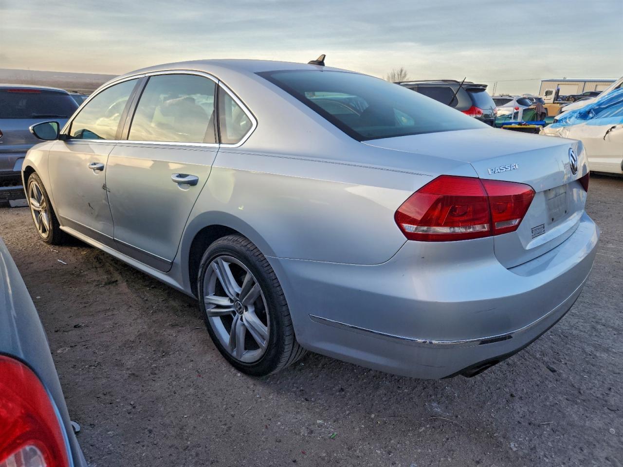 2012 Volkswagen Passat Sel - Фото 2