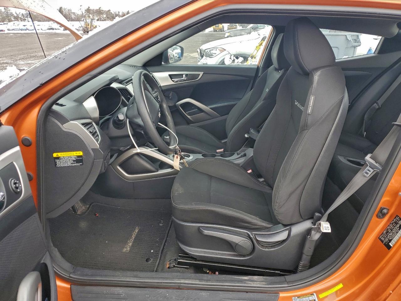 2013 Hyundai Veloster Base - Фото 7