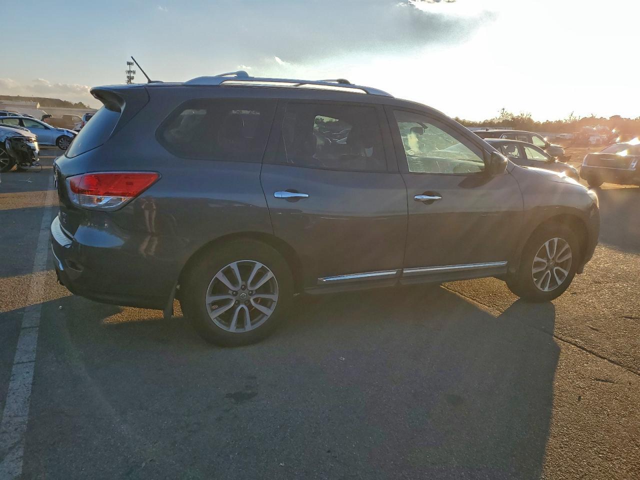 2014 Nissan Pathfinder S - Фото 3