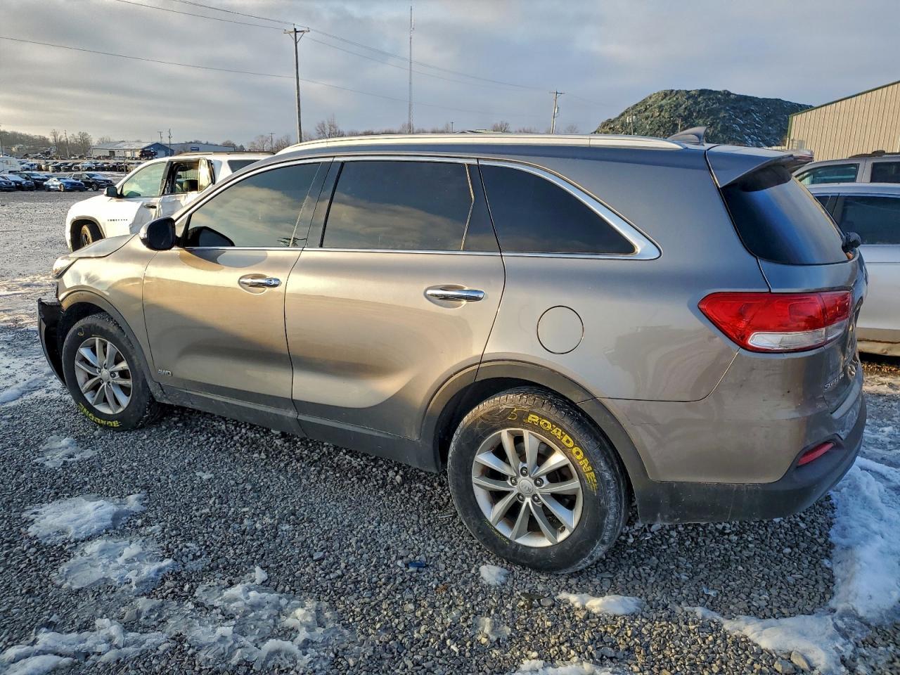 2016 Kia Sorento Lx - Image 2