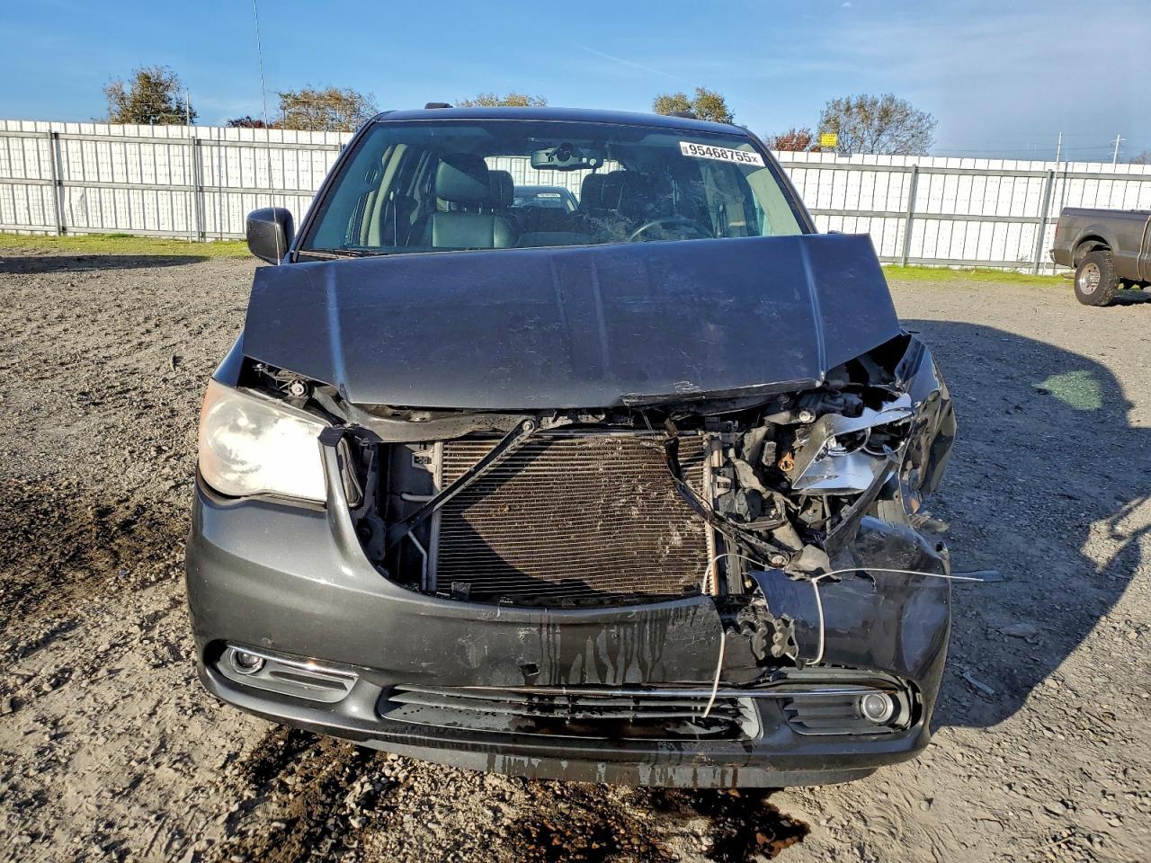 2012 Chrysler Town & Country Touring - Фото 5