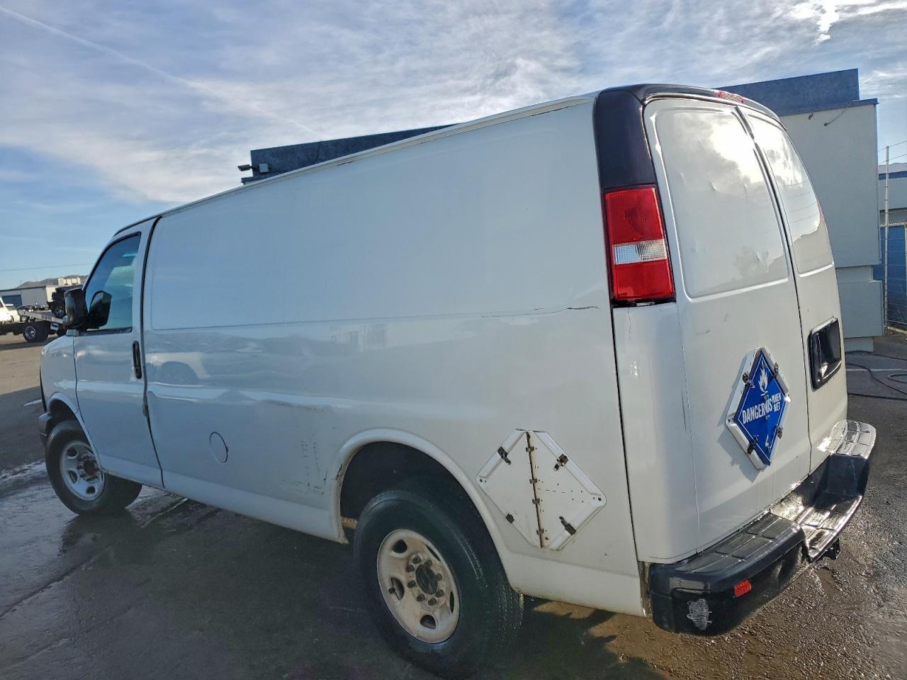 2012 GMC Savana G2500 Delivery Van - Фото 2