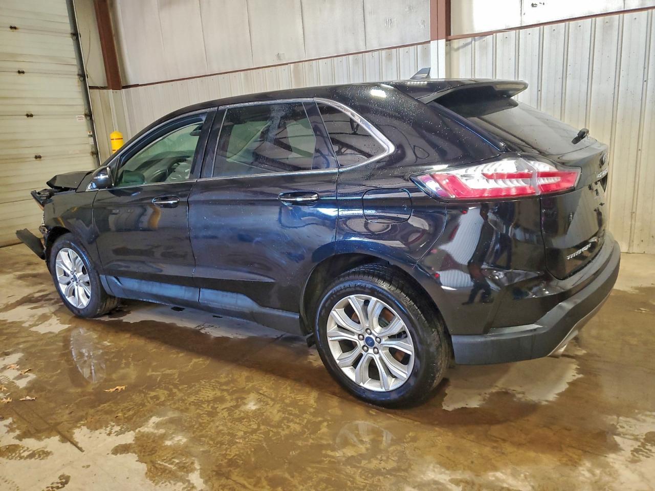 2022 Ford Edge Titanium - Image 2