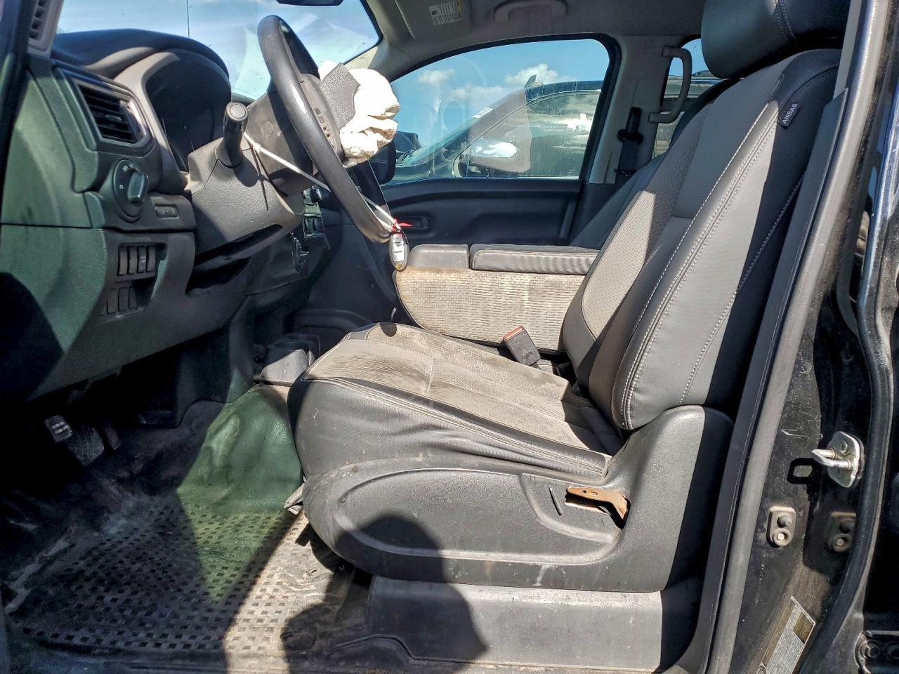 2019 Nissan Titan S - Фото 7