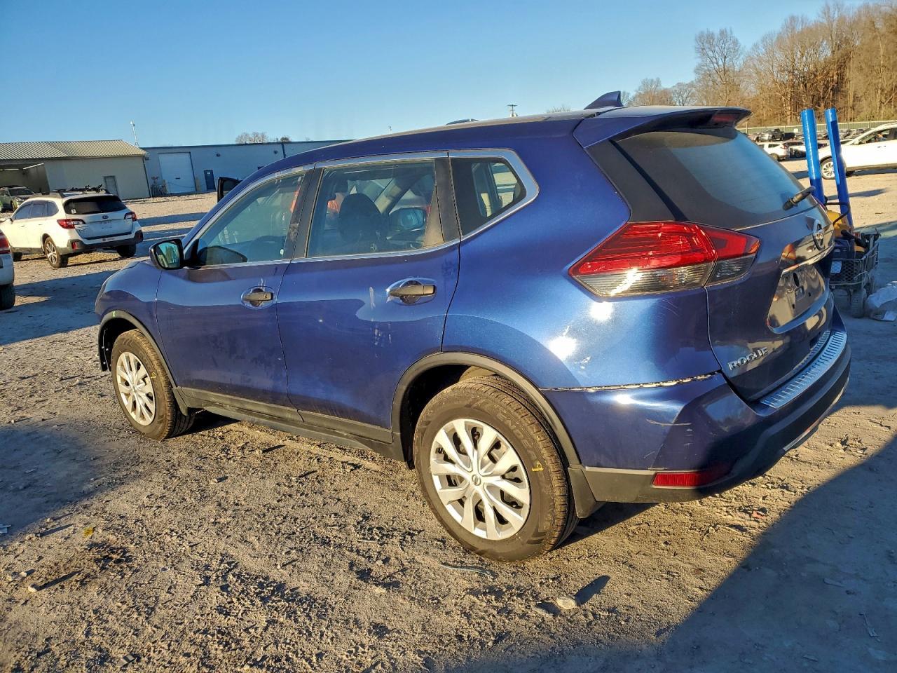2017 Nissan Rogue - Image 2