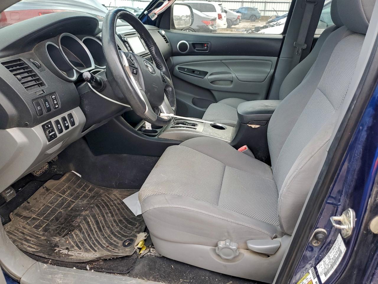 2015 Toyota Tacoma - Image 7