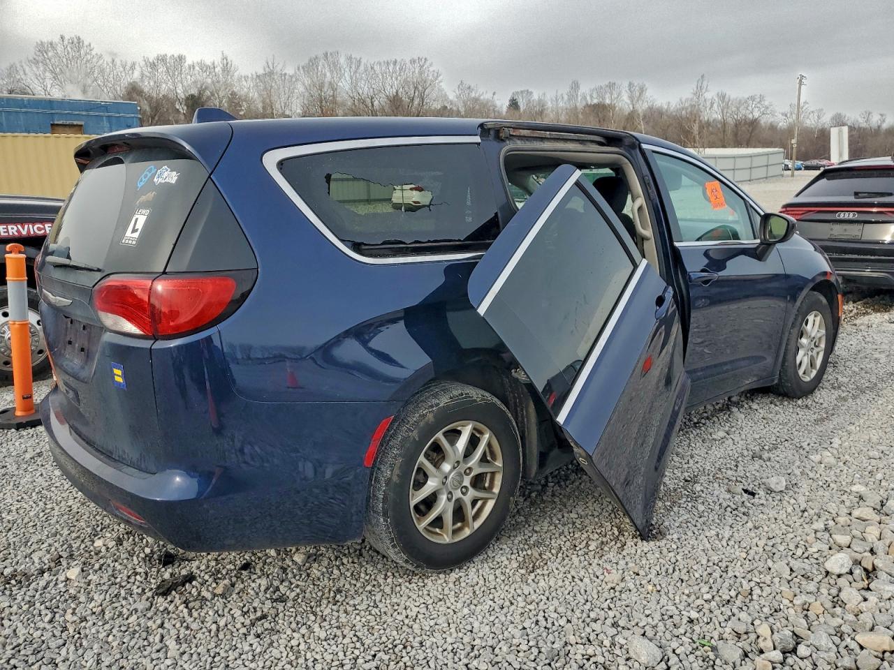 2017 Chrysler Pacifica Lx - Фото 3