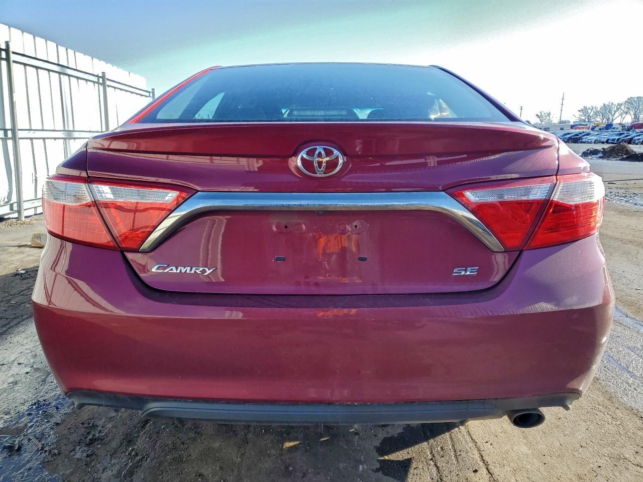 2015 Toyota Camry Le - Фото 6