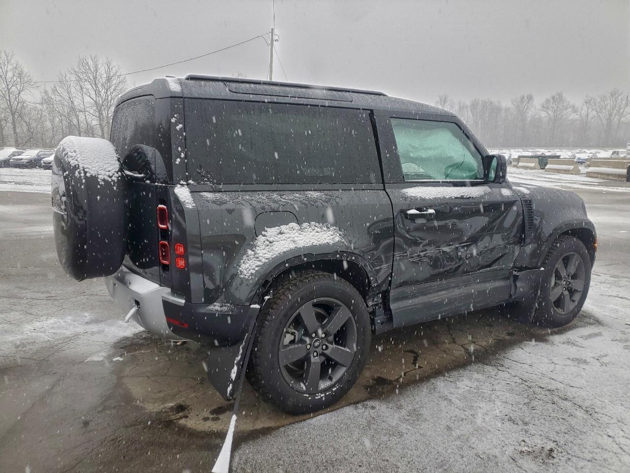 2025 Land Rover Defender 90 S - Фото 3