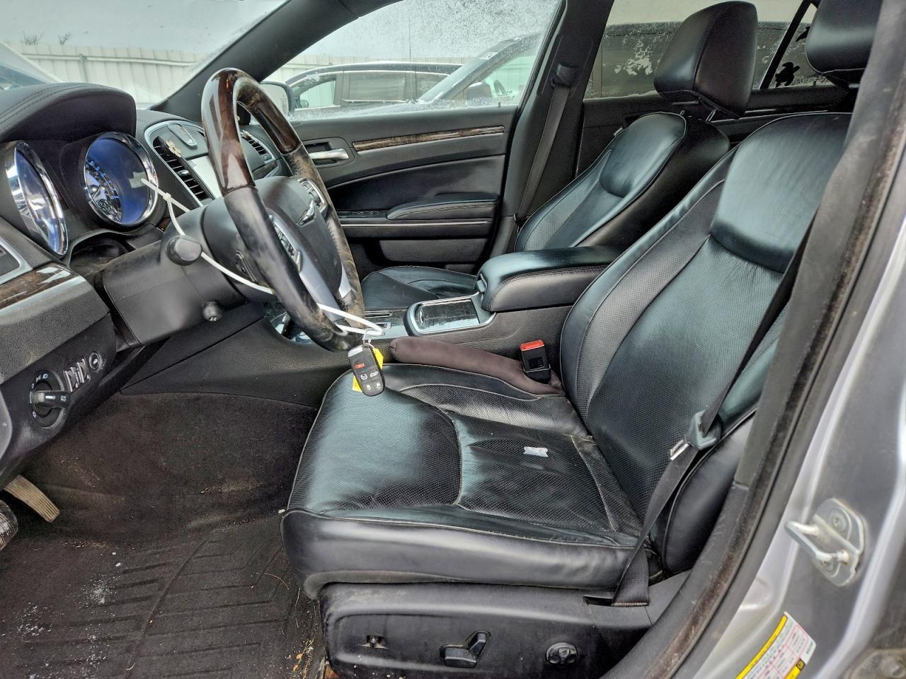 2011 Chrysler 300C - Фото 7