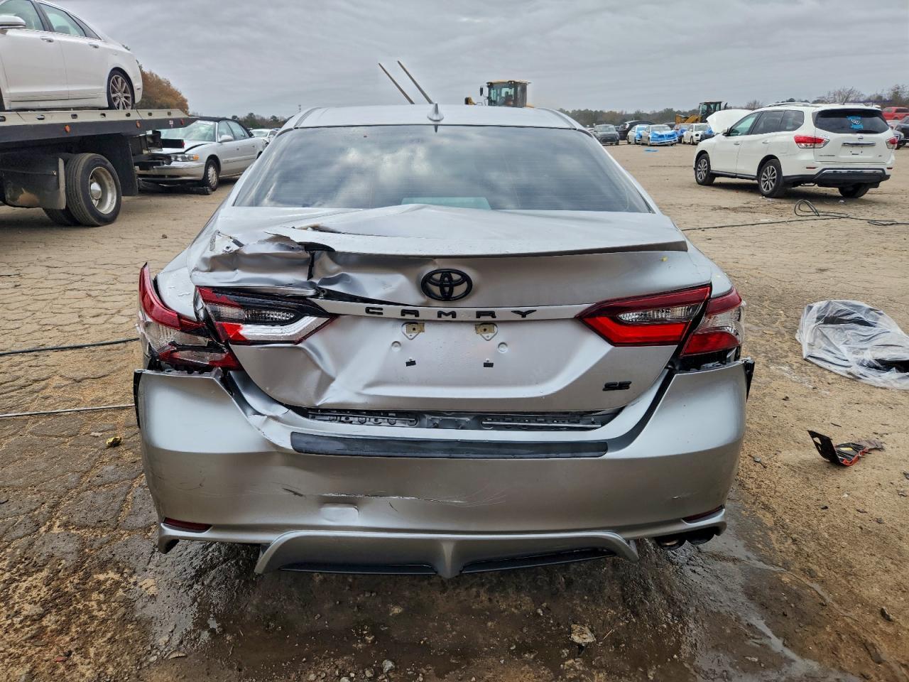 2021 Toyota Camry Se - Фото 6