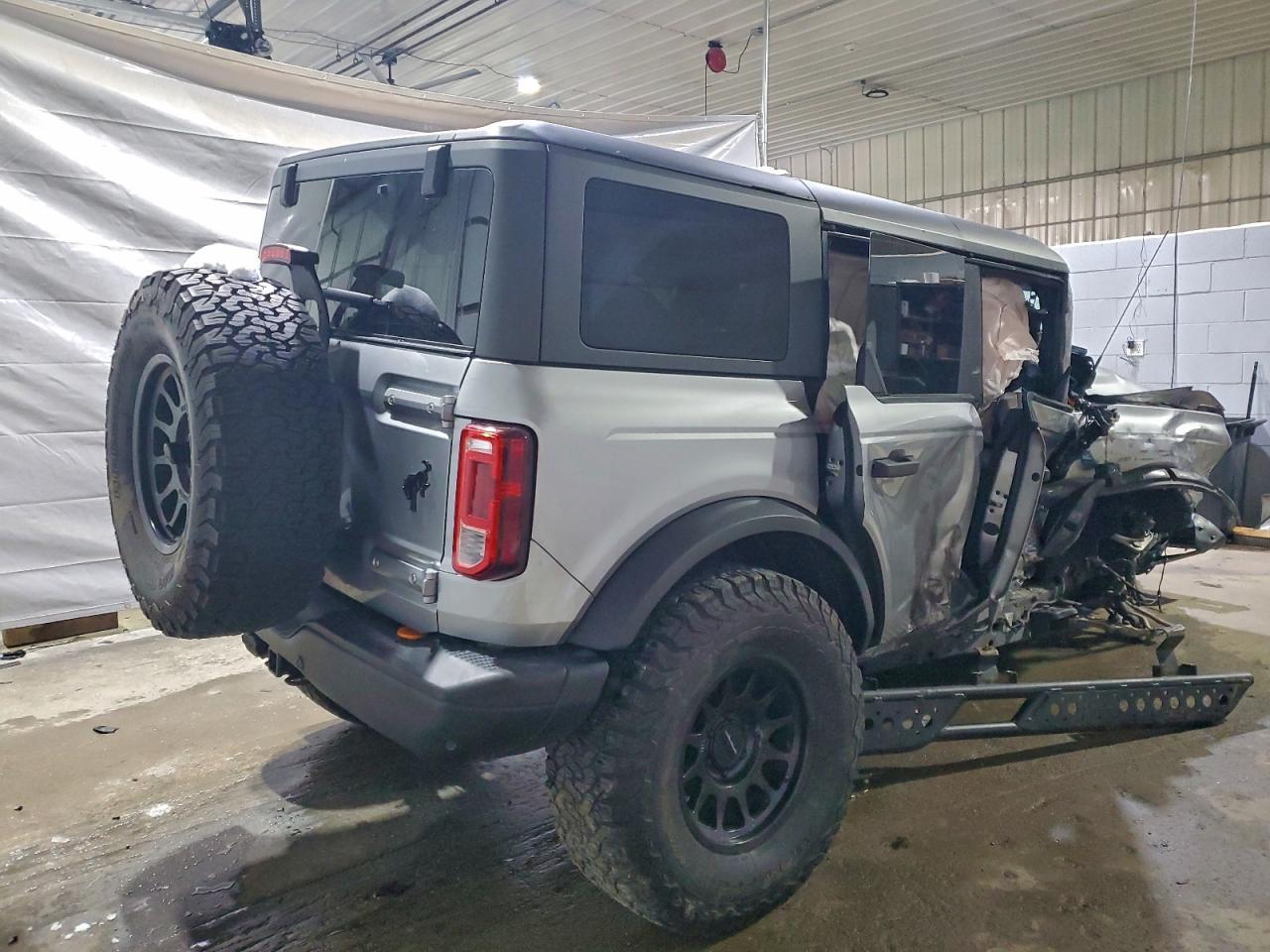 2022 Ford Bronco Base - Image 3