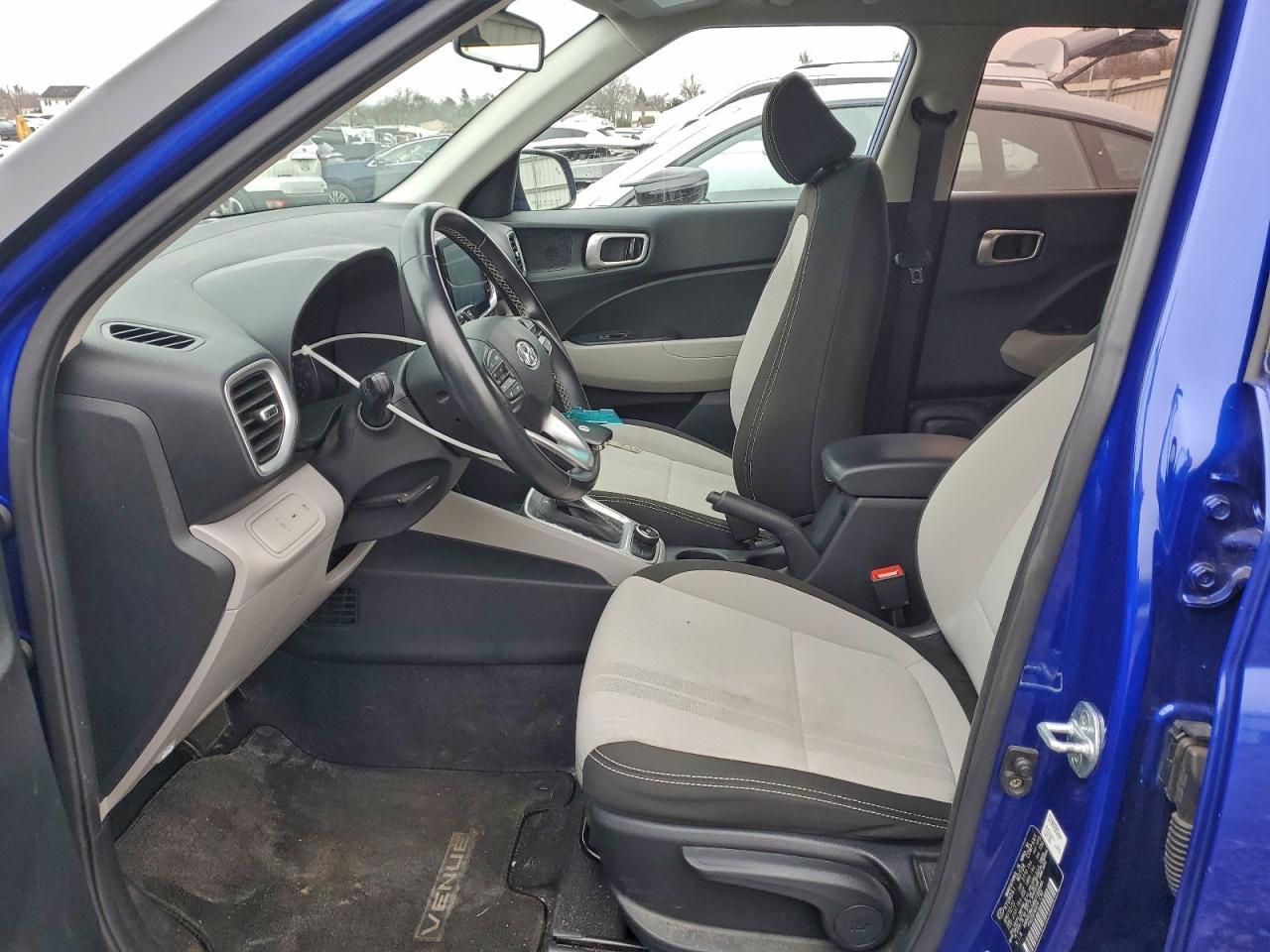 2022 Hyundai Venue Sel - Image 7