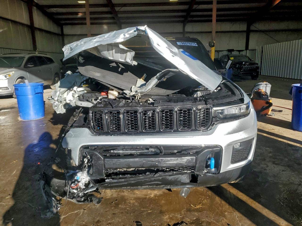 2022 Jeep Grand Cherokee Trailhawk 4Xe - Image 5