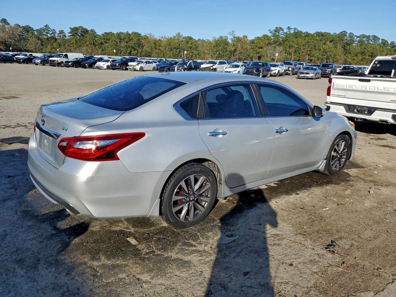 2017 Nissan Altima 2.5 - Image 3