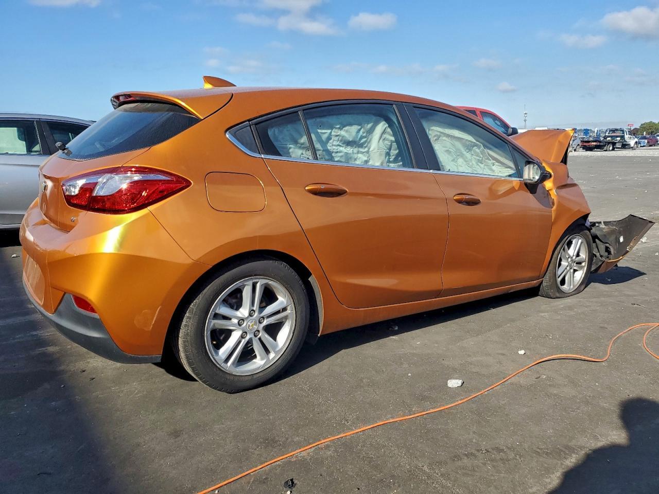 2017 Chevrolet Cruze Lt - Image 3