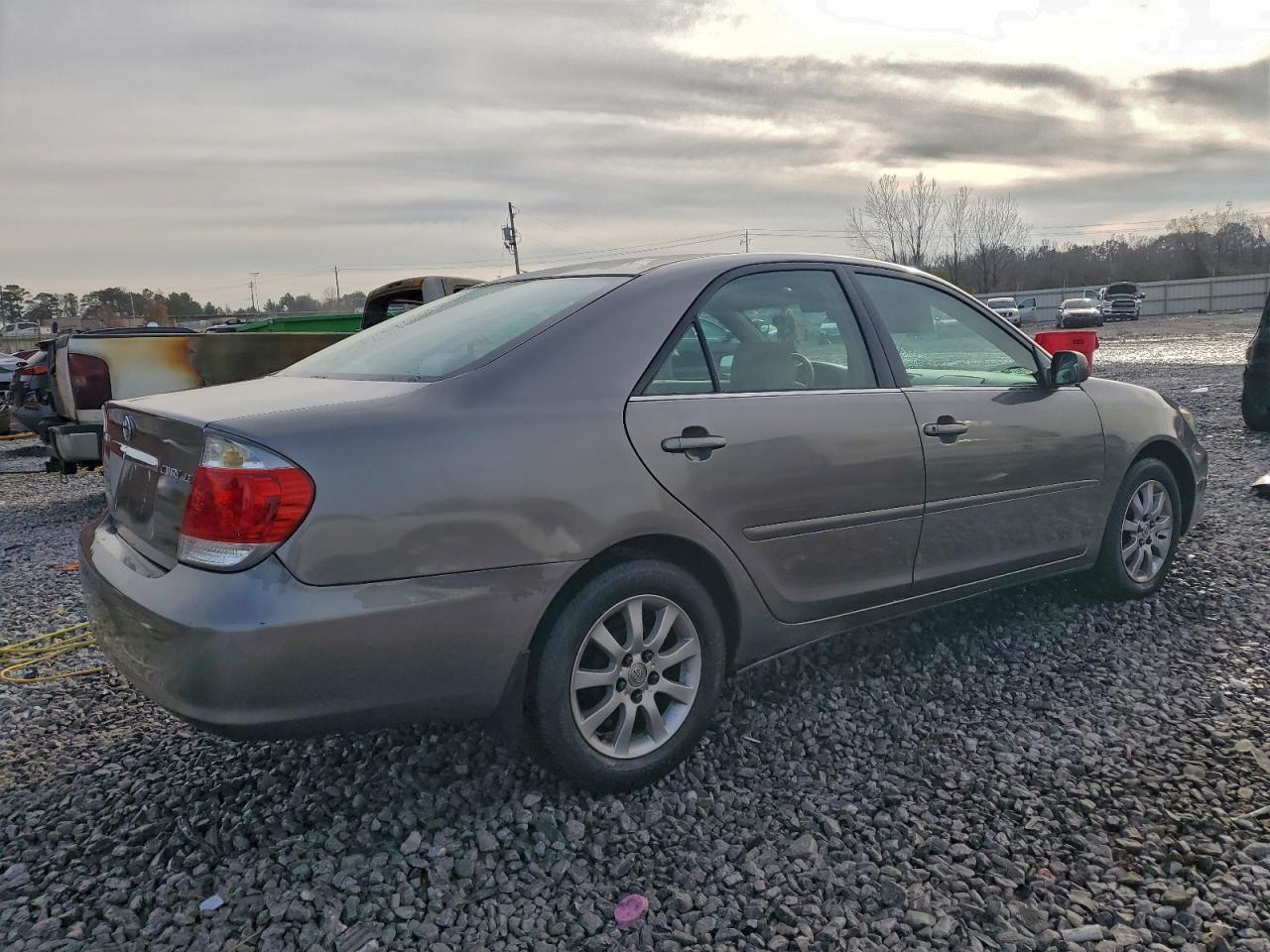 2005 Toyota Camry Le - Image 3