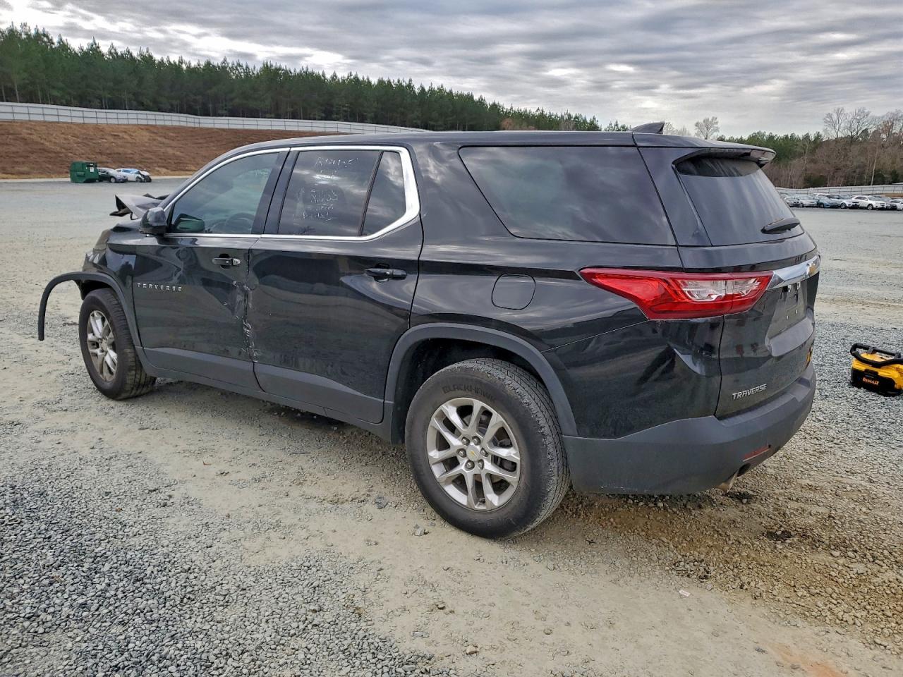 2018 Chevrolet Traverse Ls - Фото 2