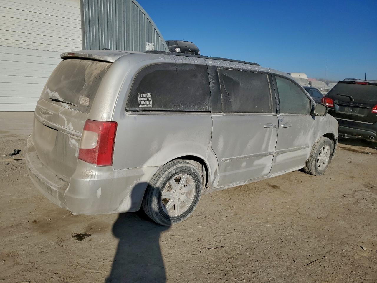 2011 Chrysler Town & Country Touring - Image 3
