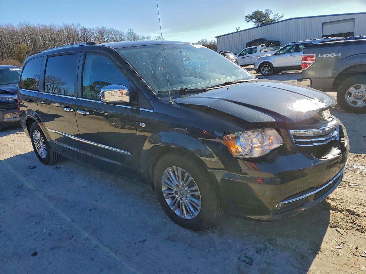 2014 Chrysler Town & Country Touring L - Image 4