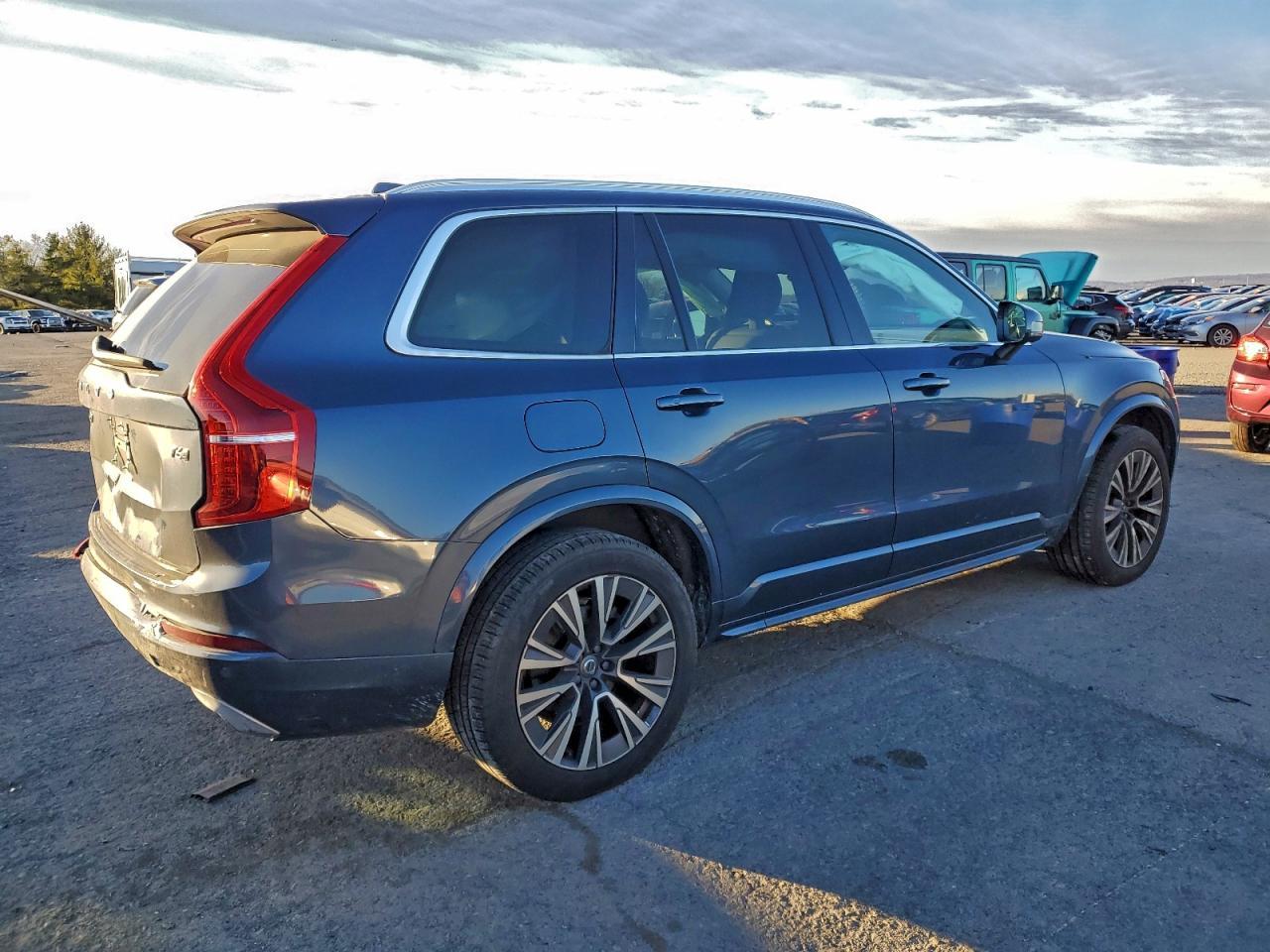 2021 Volvo Xc90 T6 Momentum - Image 3
