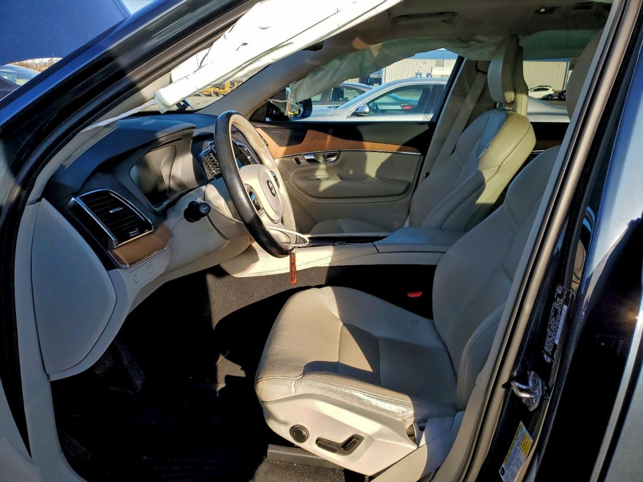 2021 Volvo Xc90 T6 Momentum - Image 7