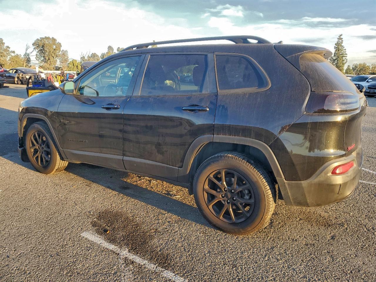 2016 Jeep Cherokee Sport - Image 2