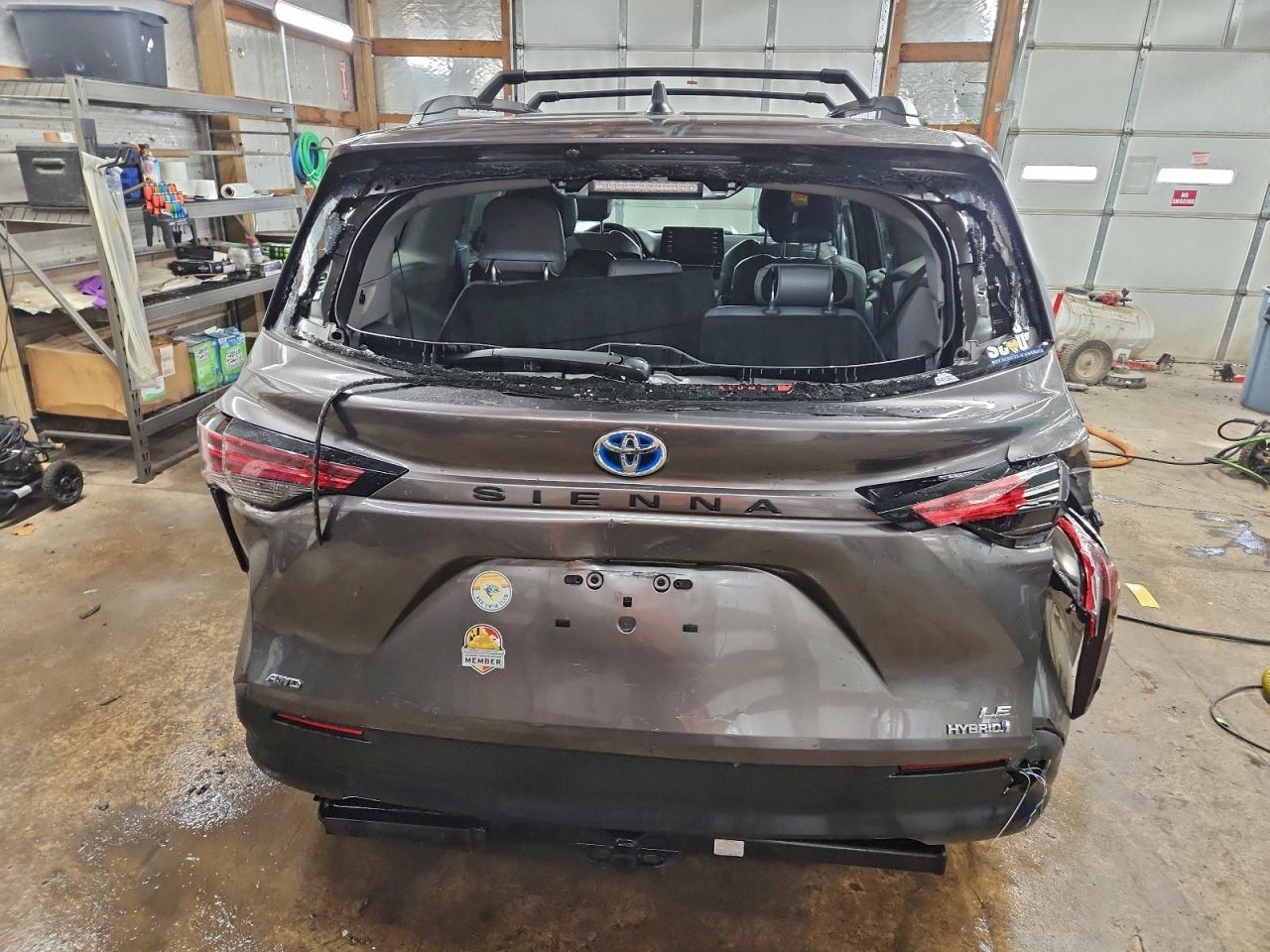 2022 Toyota Sienna Le - Фото 6