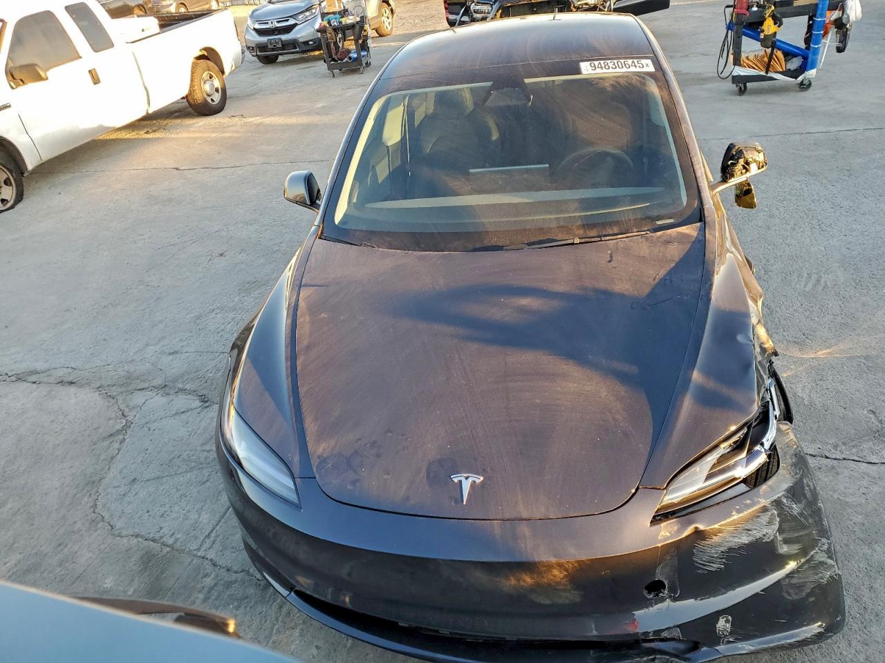 2025 Tesla Model 3 - Фото 5