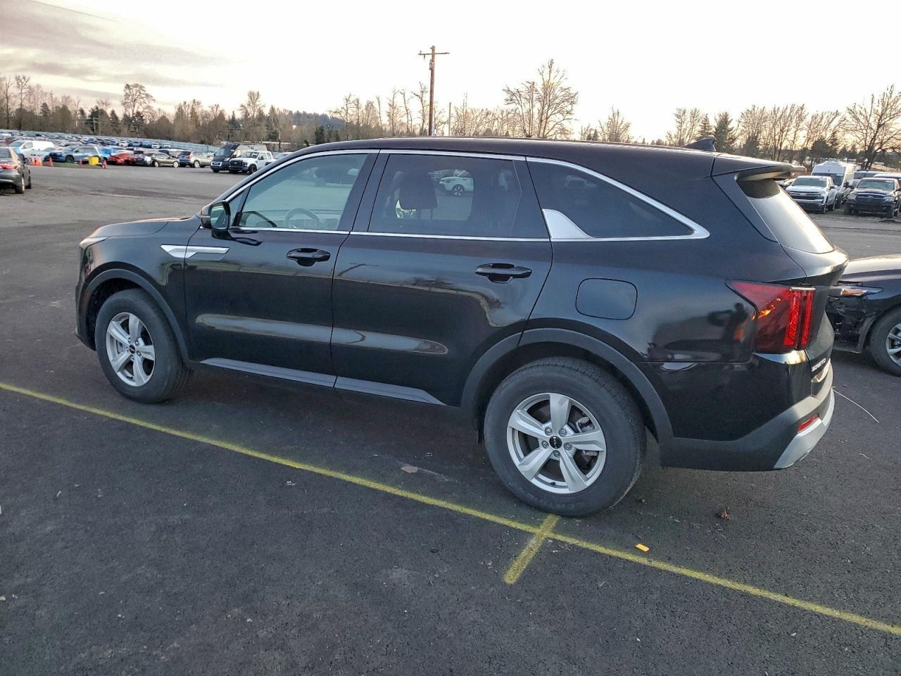 2025 Kia Sorento Lx - Image 2