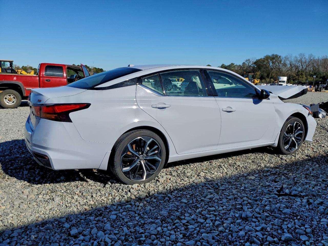 2024 Nissan Altima Sr - Фото 3
