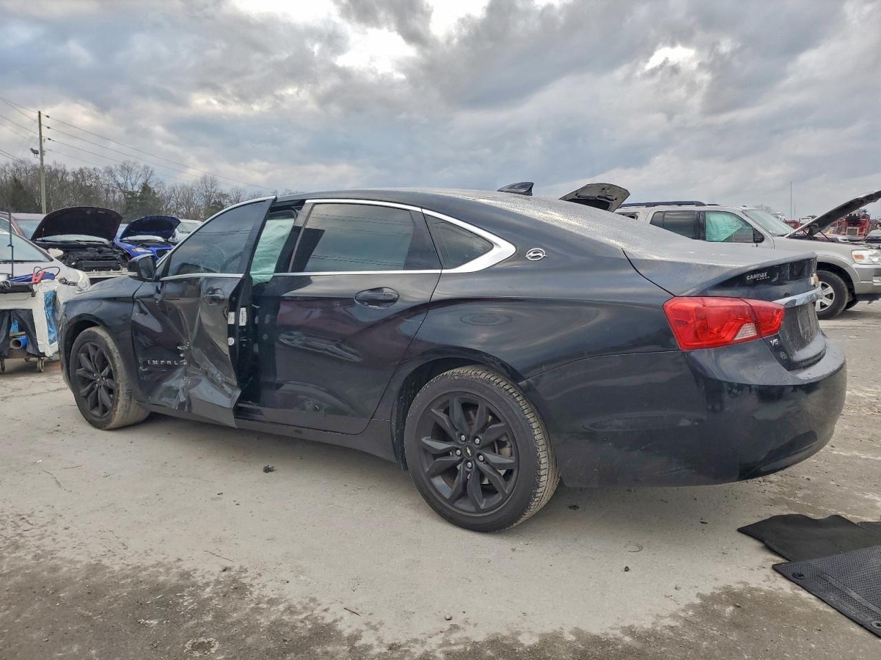 2017 Chevrolet Impala Lt - Фото 2